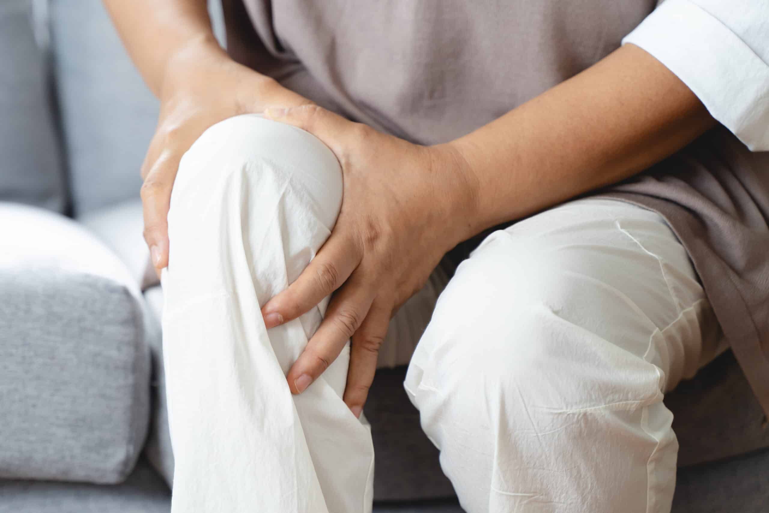 exercice adapté au senior avec mal de genou